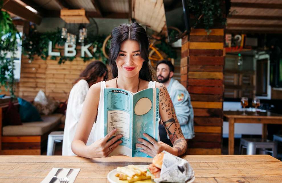 Why Lifestyle Magazines Still Define Trends Before Instagram Does